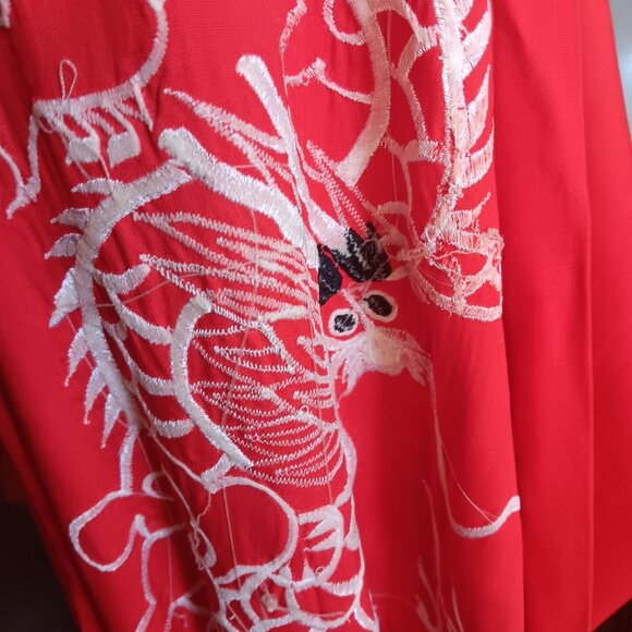 Vintage Men's Small Kimono Robe Red Dragon Embroidered 60s Rayon Smoking Jacket - Picture 9 of 9
